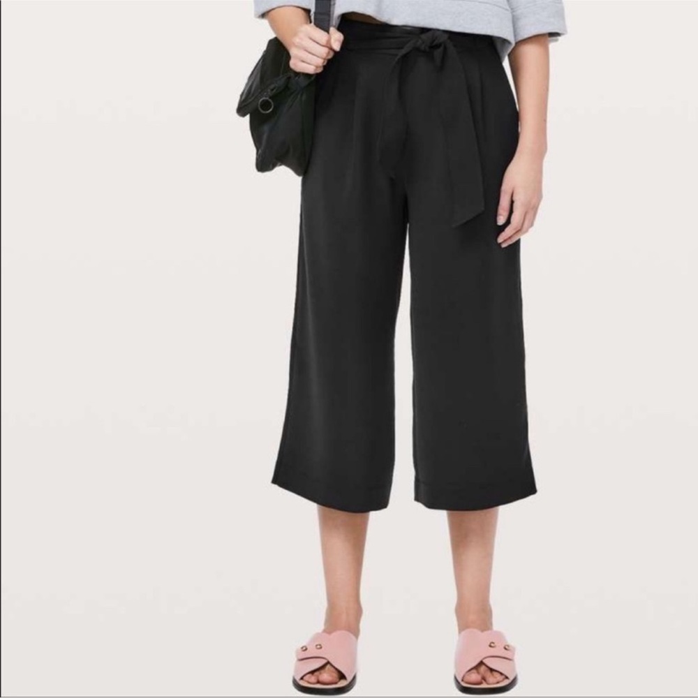 Lululemon Noir Crop Black Waist Tie High Rise Wide Leg Pants size 6